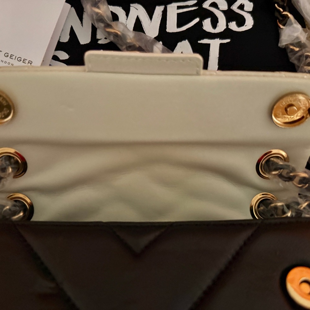 Kurt Geiger Two-Tone Quilted Crossbody — Cream and Black Bag NWT RARE - Picture 7 of 10